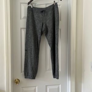 Under armour sweat pants 🤍